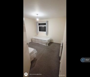 3 bedroom end of terrace house to rent - Photo 4