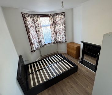 1 Bed Flat, Denton Road, N18 - Photo 2