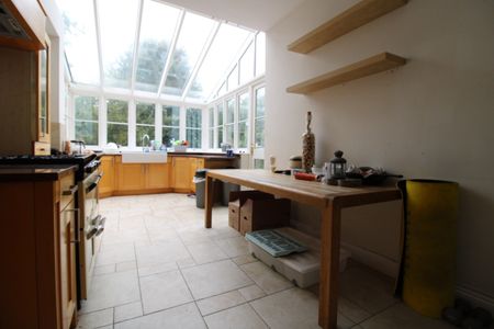 5 Bed Semi-Detached House, Westover Road, SW18 - Photo 3