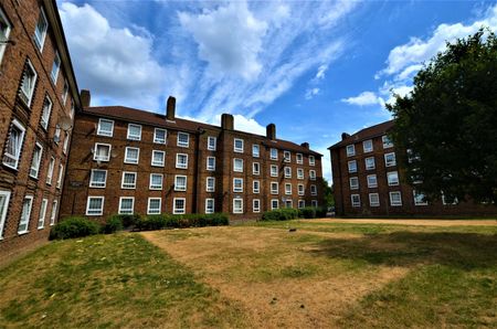 Flat to rent - Turnham Road, Brockley, SE4 - Photo 3