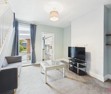1 bedroom in a house share to rent - Photo 2