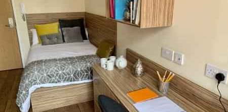 Premier Skylight En-Suite - Photo 2