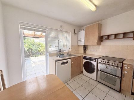 2 Bedroom House - Mid Terrace To Let - Photo 4