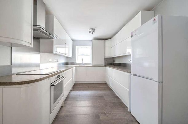 Riverside Apartments,thames Street, KT13 - Photo 1
