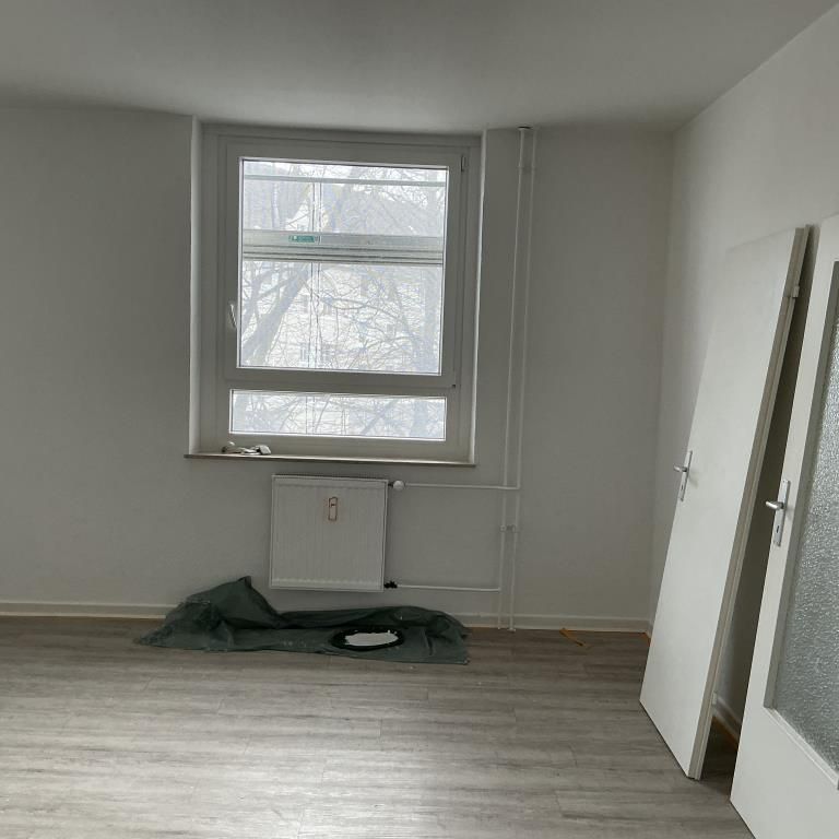 Wir renovieren für Sie bezugsfertig! Schön geschnittene 2-Zimmer - Photo 1
