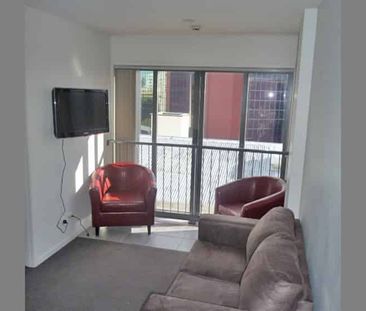 Large bedroom in 4 bedroom shared apartment. - Photo 1