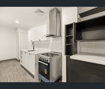 Luxury Penthouse in Greenslopes, Pool Maintenance Included - Photo 5