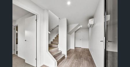 Stunning 2022 Custom-Built Home with Views, Energy Efficiency & Modern Living - Photo 5