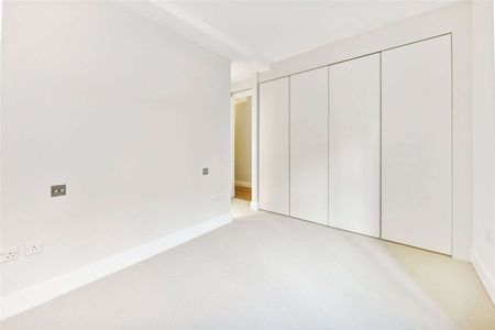 A newly redecorated three bedroom property situated in a convenient location close to Knightsbridge and Sloane Square stations. - Photo 3