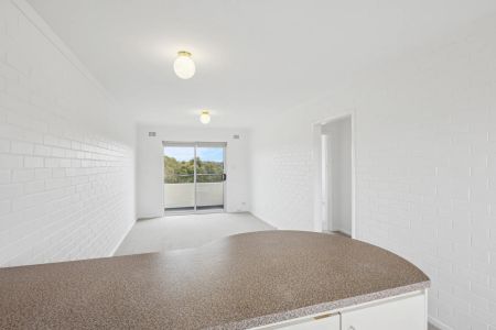 Stylish 2-Bedroom Apartment in Prime Claremont Location - $625 per week - Photo 5