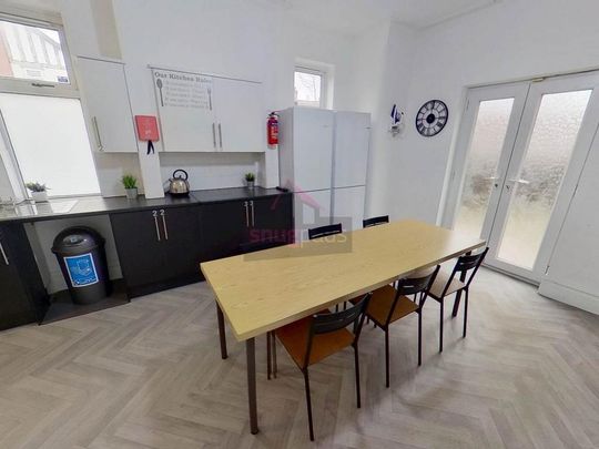 1 bedroom in a house share to rent - Photo 1