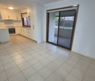 Beautiful 3 Bedroom Home with Large Backyard!!! - Photo 5