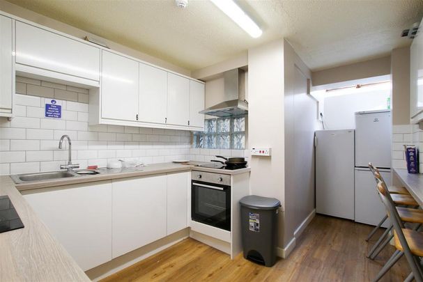 1 bedroom in a house share to rent - Photo 1