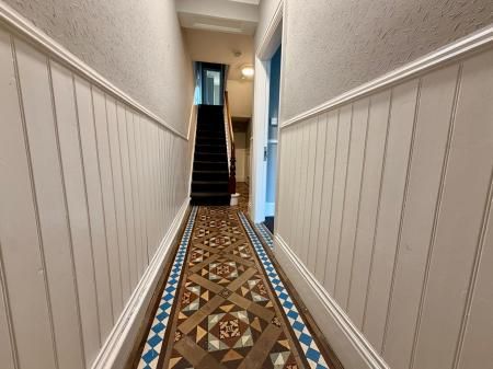 3 bedroom Terraced House To Let - Photo 2