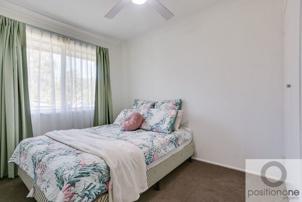 Spacious family home with ideal home office or 4th bedroom. - Photo 1