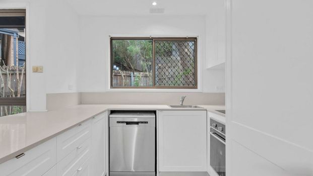 Renovated Townhouse In Prime Paddington Location - Photo 1