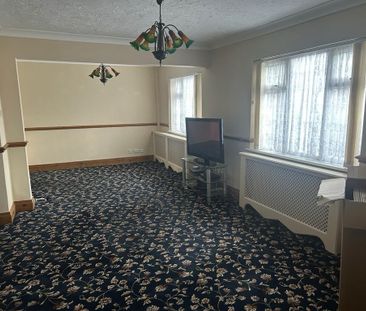 4 bedroom semi-detached house to rent - Photo 5
