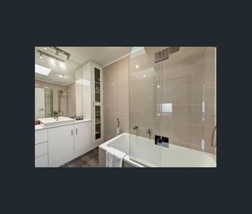 Updated and spacious unit in perfect location! - Photo 3