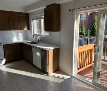 For Lease - 42 Southeast Pass, Whitchurch-Stouffville, Ontario - Photo 2