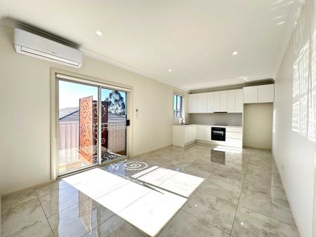 Lovely near New 2 X Bedroom Granny Flat &excl;&excl; - Photo 3
