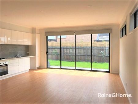 Modern townhouse in Clayton with lots to offer! - Photo 4