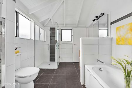 Sunny, Spacious and Unique! - Photo 4