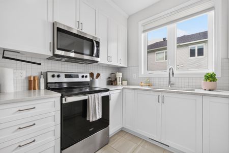 For Lease - 33 Focality Crescent, Barrhaven, Ontario - Photo 2