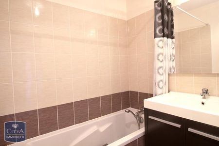 Location Appartement 2 pièces 47m² ST ETIENNE 42000 - Photo 5
