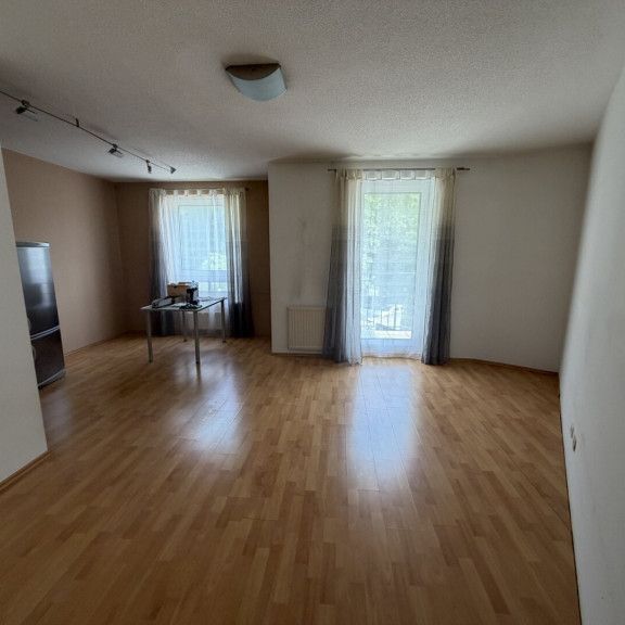 2 Zimmerwohnung im Helenental mit Balkon, 1. Stock mit Lift und Parkplatz inklusive - Photo 1