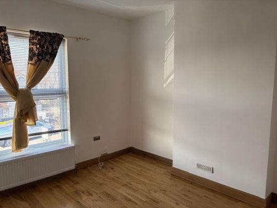 3 bedroom flat to rent - Photo 1