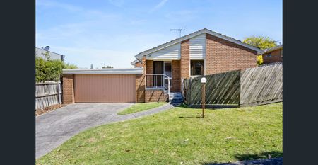 Contemporary Comfort and Low-Maintenance Living - Photo 5