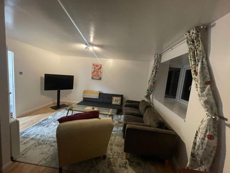 2 bedroom flat to rent - Photo 2