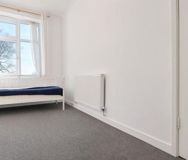 3 bedroom flat to rent - Photo 3