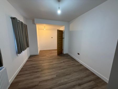 2 Bed Terraced House, Florence Street, E16 - Photo 4