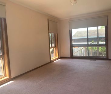 Bright & Spacious - Photo 5