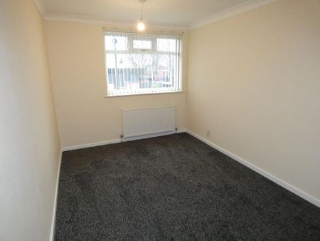3 bedroom end of terrace house to rent - Photo 3