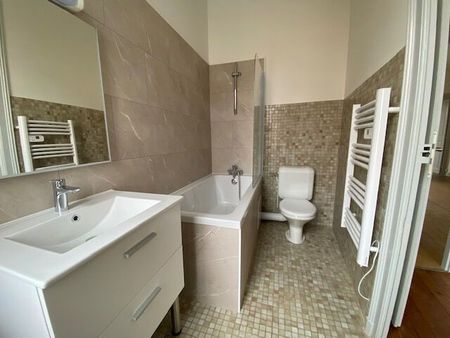 Location Appartement 2 pièces 40m² LA ROCHELLE 17000 - Photo 3