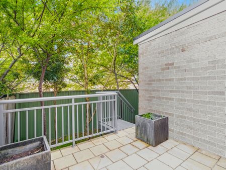 Spacious 2-Bedroom Ground Floor Unit for Rent - Photo 5
