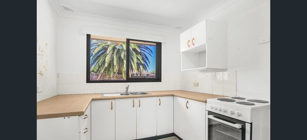 SPACIOUS FOUR BEDROOM FAMILY HOME - Photo 1