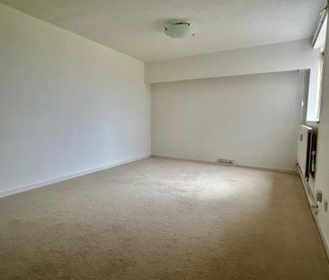 3 bedroom flat to rent - Photo 4