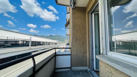 Neuwertige 2,5-Zimmerwohnung mit Balkon und Keller direkt am Bahnhof (1053) - Photo 2