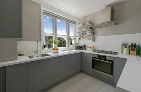 2 Bed Flat, London, SE22 - Photo 3