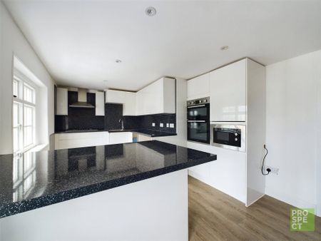1 bedroom Flat in Russell Street, Reading - Photo 3