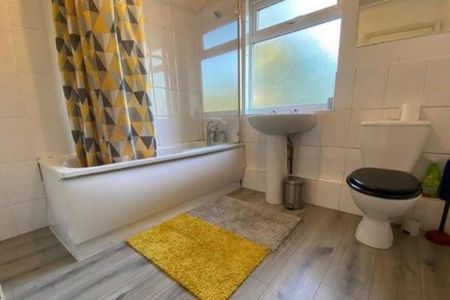 3 bedroom terraced house to rent - Photo 5