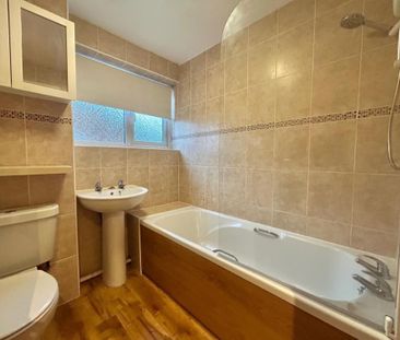 4 bedroom semi-detached house to rent - Photo 5