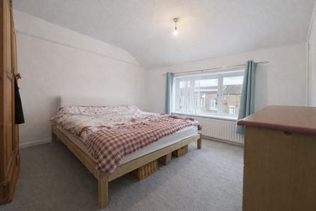 Spearing Road, High Wycombe, Buckinghamshire, HP12 3JR - Photo 3