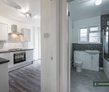 3 bedroom flat to rent - Photo 6