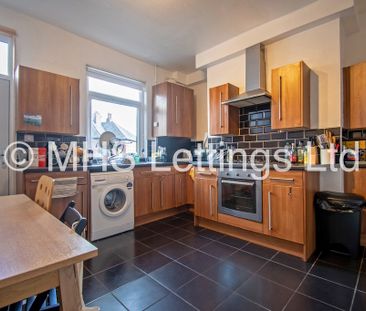 4 Bedroom Mid Terraced House for rent in Beechwood View - Photo 3