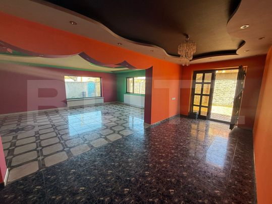 Casă mare, 9 camere, curte 1000 mp – disponibilă pentru - Fotografie 1