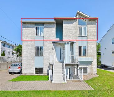 Grand 4 ½ de style condo entièrement rénové – Dernier étage d’un tr... - Photo 4